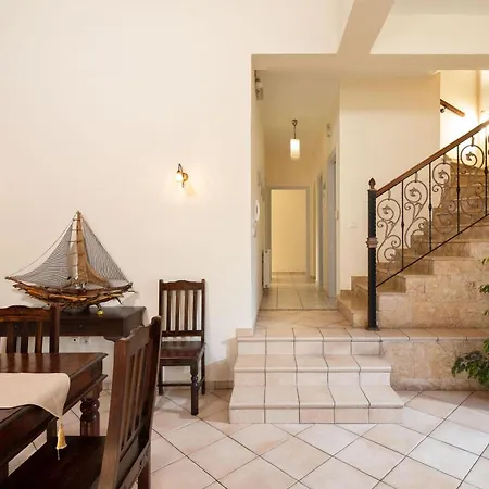 Lefki Limni Retreat 300m From Villa
